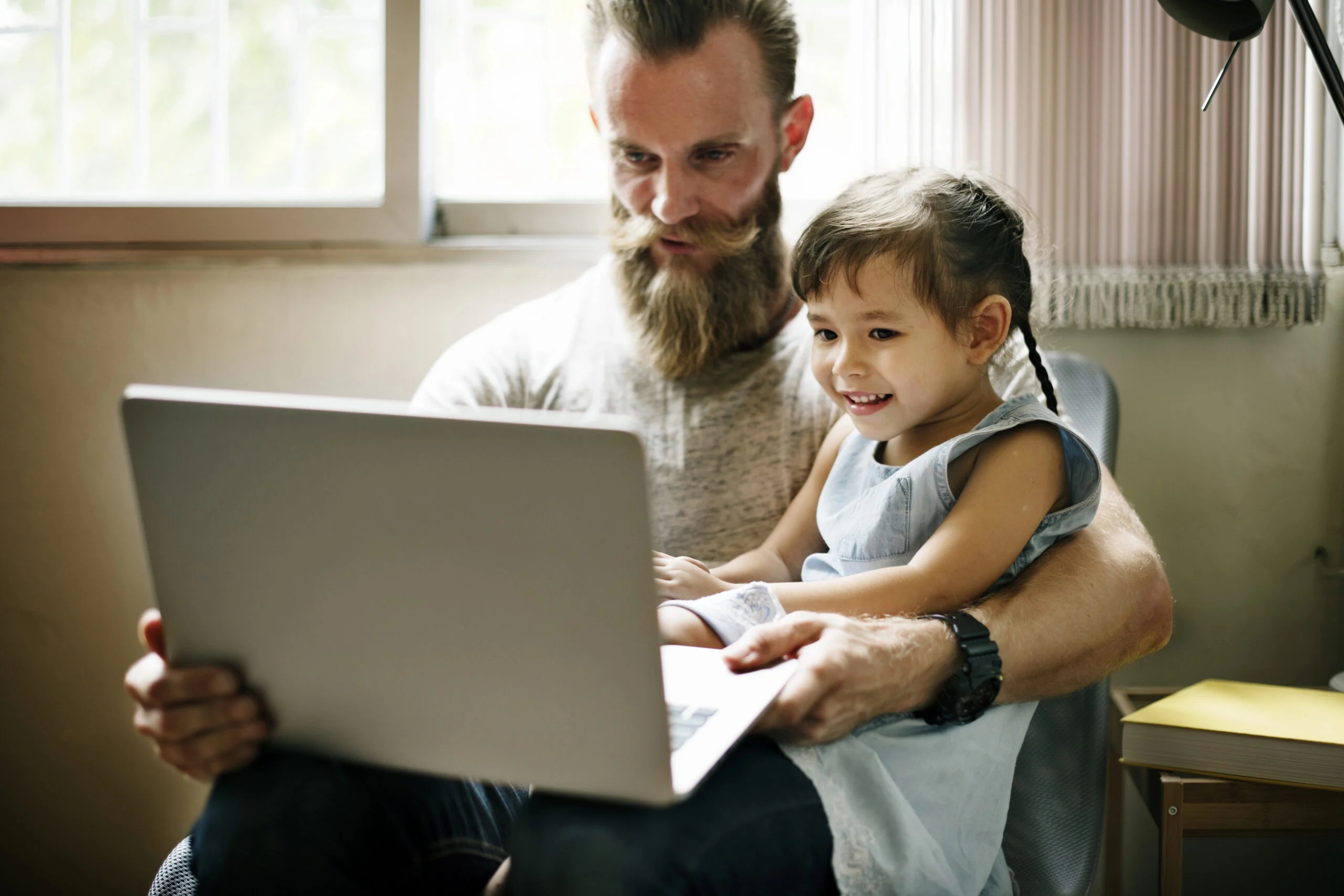 Father Daughter Using Device Concept depositphotos 131902056 xl scaled 1