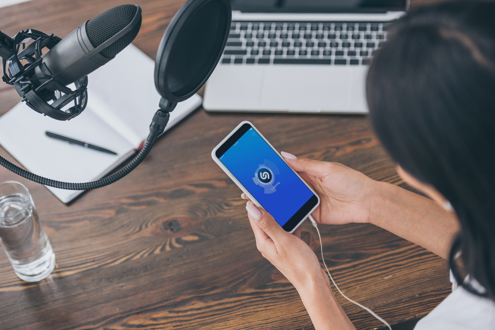 Depositphotos_272966776_S using Shazam app to stream a song