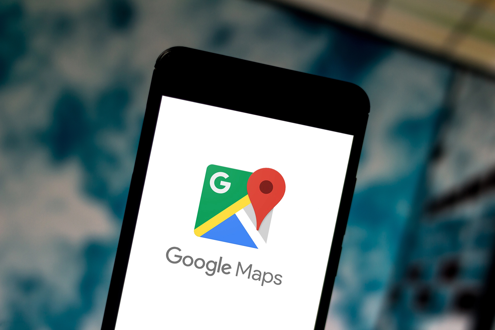 Depositphotos_277976136_L person using local seo for mental health practices to rank on google maps