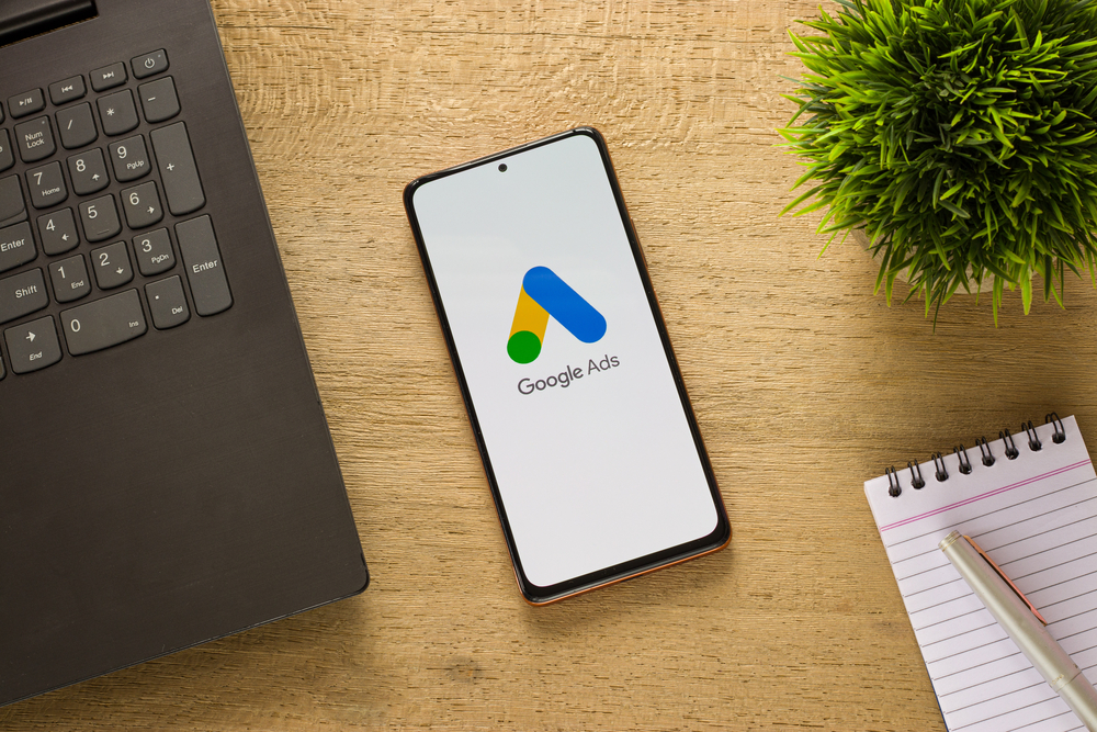 image of phone with google ads homescreen